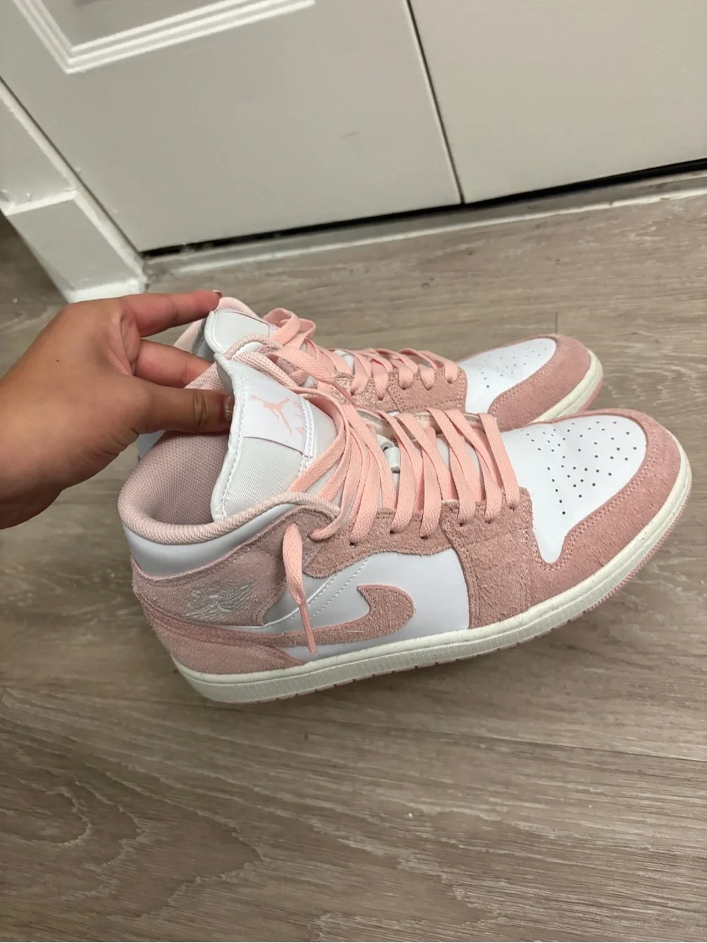 Jordan mid se legend Pink sail and White Sneakers
